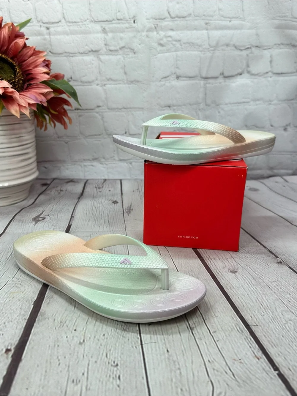 Fitflop IQUSHION iridescent Thong Sandals flip flops kids youth beach summer